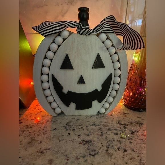 HALLOWEEN BLACK & WHITE JACK O LANTERN - Picture 1 of 2